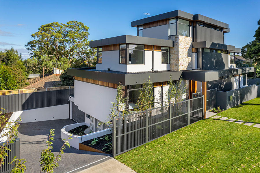 Hedger Constructions News & Media: Breathtaking Build on Tight Suburban Block, featured in Melbourne Home Design + Living