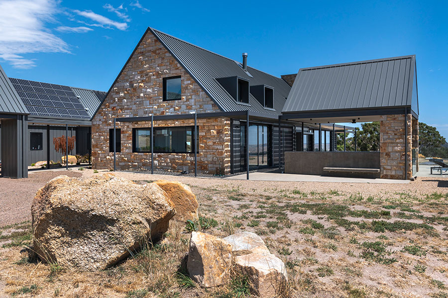 Hedegr constructions News & Media: Hedger Constructions Receives 2023 MBAV Award, Complete Home feature